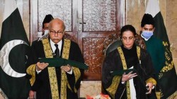 أول قاضية تؤدي اليمين أمام المحكمة العليا في باكستان