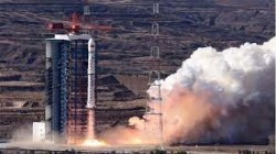 الصين تطلق قمراً صناعياً إلى الفضاء لرصد الأرض