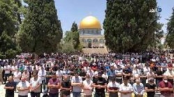 آلاف المواطنين الفلسطينيين يؤدون صلاة الجمعة في المسجد الأقصى المبارك