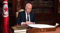 الرئيس التونسي يقرر حل المجلس الأعلى للقضاء