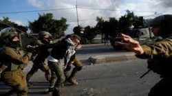 كيان الاحتلال يشن حملة اعتقالات واقتحامات لمدن الضفة والقدس ويقر خطة بشأن النقب