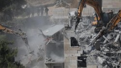 قوات الاحتلال تهدم منزلا فلسطينيا في البيرة