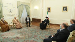 الرئيس الإيراني: نسعى لتطوير العلاقات مع الجيران وخاصة مسقط