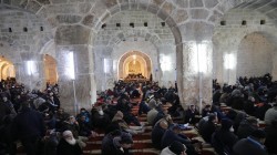 عشرات الآلاف يؤدون صلاة الجمعة في المسجد الأقصى المبارك