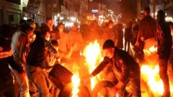 اندلاع مواجهات عنيفة في نابلس.. والشبان يحرقون خيمة لجيش الاحتلال