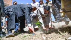 Einweihung der Aufforstungssaison durch das Pflanzen von Kaffeesetzlingen in der Saba  Agentur