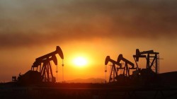 أسعار النفط تسجل أكبر تراجع أسبوعي لها منذ نوفمبر الماضي
