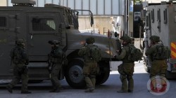 سلطات الاحتلال تعتقل ١٢ فلسطينياً من الضفة الغربية