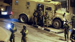 كيان الاحتلال يشن حملة مداهمات واعتقالات في عدة مناطق بالضفة الغربية