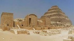 إكتشاف خمس مقابر فرعونية في جبانة سقارة بمصر