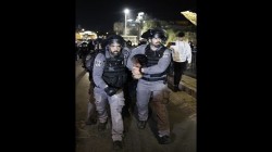 كيان الاحتلال يعتقل شابين من القدس ويعلن حالة التأهب القصوى في باب العامود