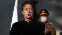 الرئاسة الباكستانية تعلن استمرار عمران خان رئيساً للوزراء حالياً