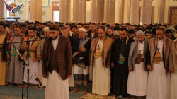 الرئيس المشاط يؤدي صلاة عيد الفطر بجامع الشعب بالعاصمة صنعاء 