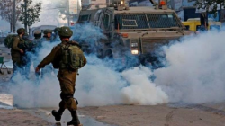 قوات الاحتلال تستهدف منازل الفلسطينيين بقنابل الغاز في جنين