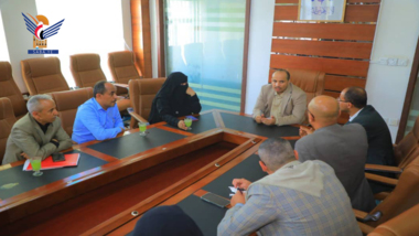Discutiendo las gestiones para el lanzamiento del portal electrónico en el Ministerio de Industria