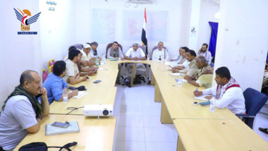 مناقشة أداء المحاكم وأوضاع السجناء بمحافظة الحديدة
