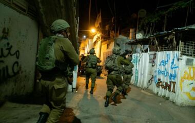 Zionistischer Feind startet eine Kampagne mit Razzien und Verhaftungen im besetzten Westjordanland