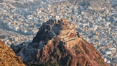 وكيلا محافظة تعز يطلعان على أنشطة عدد من المراكز الصيفية