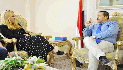 وزير الخارجية يؤكد على أهمية فتح مطار صنعاء الدولي وصرف المرتبات