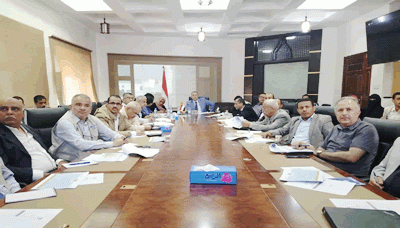 وزير المياه والبيئة يوجه بمضاعفة الجهود الميدانية لمواجهة تفشي الكوليرا