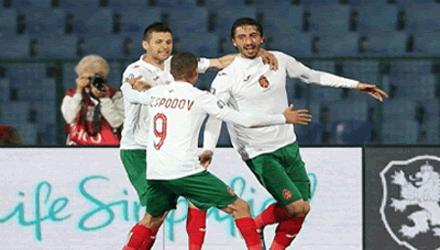 الاتحاد الأوروبي لكرة القدم يعاقب بلغاريا لتصرفات جماهيرها العنصرية