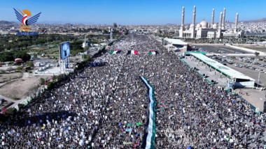 Millones de multitudes en la capital, Sanaá, en la marcha Nuestro camino con Gaza... Hacia la victoria