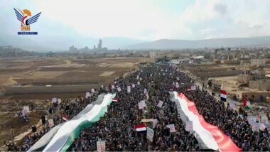 Große Volksmärsche in Amran auf 18 Plätzen aus Solidarität mit dem palästinensischen Volk