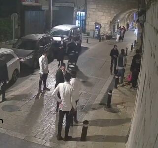 مستوطنون صهاينة يعتدون على دير الأرمن في القدس