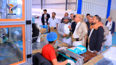 El Ministro de Economía visita varias fábricas en la provincia de Sanaá