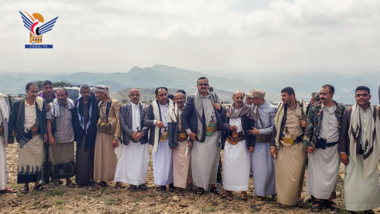 Les dirigeants exécutifs et locaux d'Ibb visitent les stationnés à Al-Kasara à Taiz