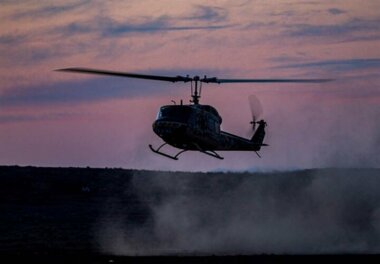 El ejército iraní realiza el primer lanzamiento aéreo nocturno como parte de sus maniobras