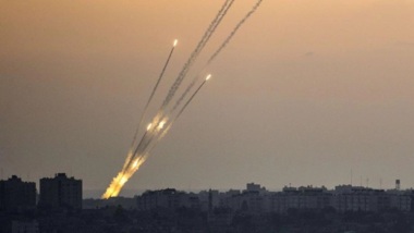 Zionist enemy forms  government and Palestinian resistance continues to bomb the occupied cities