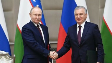 روسيا وأوزبكستان توقعان 20 وثيقة لتعزيز العلاقات التجارية والاقتصادية