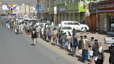 Marsch der Teilnehmer an den Sommerkurse in Sanhan und New Sana'a aus Solidarität mit Palästina