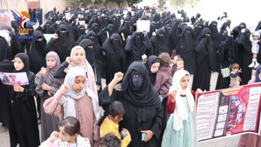 وقفة نسائية بمديرية السبعين في أمانة العاصمة تنديداً بجرائم العدوان الأمريكي  
