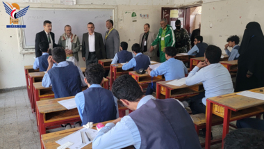 El viceministro de Educación inspecciona el desarrollo de los exámenes en varios centros de pruebas de la capital.