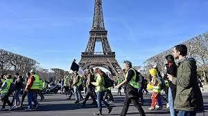 La policía francesa cierra la Torre Eiffel a los visitantes tras una alerta de bomba