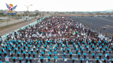 تعز.. حشود مهيبة في سبع مسيرات تأكيدا على مواصلة التصعيد ضد العدو الصهيوني