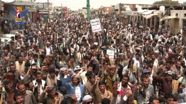 Marchas masivas en 14 plazas de Al-Jawf tituladas “Escalada tras escalada... con Gaza hasta la victoria”