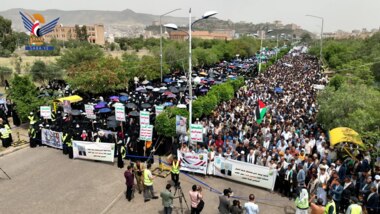 Großer Marsch von Anführern und Mitgliedern der Universität Sanaa, die das Verbrechen der Ermordung des Mudschaheddin Ismail Haniyeh anprangern