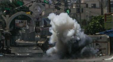 المقاومة الفلسطينية تفجر عبوة ناسفة في آليات العدو المقتحمة لـ