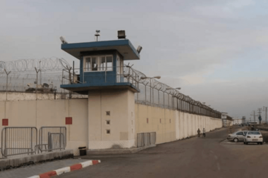 العدو الصهيوني يحتجز في سجونه 142 معتقلة من غزة بينهنّ طفلات رضيعات