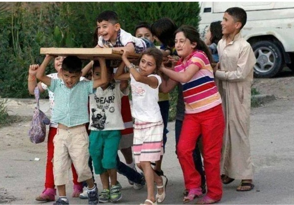 أطفال غزة: ثياب مهترئة وأقدام حافية.. الحرب تسرق كل شيء!