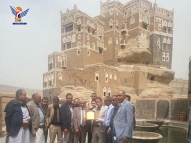 Homenaje a un equipo de la Unión Médica Yemeníta-Alemana