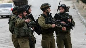 العدو الصهيوني يحتجز فلسطينيين شرق طوباس ويجرف أراضي في زبوبا ويقتحم رمانة