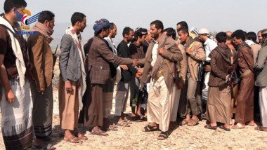 زيارات عيدية للمرابطين في جبهة النشمة بمحافظة تعز 