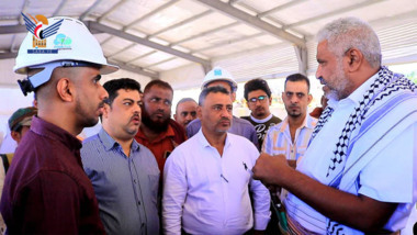 Gouverneur von Hodeidah eröffnet die Arbeit der Umwandlungsstation fester Abfälle in Elektrizität