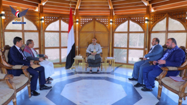 President Al-Mashat stresses importance of working on developing Hodeida ports 