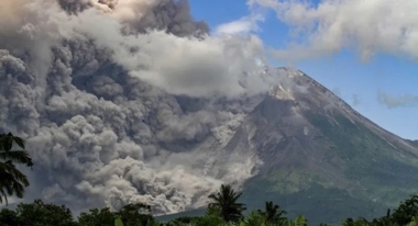 اندونزی پس از فوران آتشفشان روانگ هشدار سونامی صادر کرد