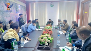 Sana'a: Una reunión aprueba la formación de una sala de operaciones conjunta y la asignación de recursos para mejorar el papel de la defensa civil.